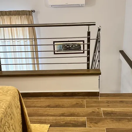 לינה וארוחת בוקר Cavour Luxury קטנזארו