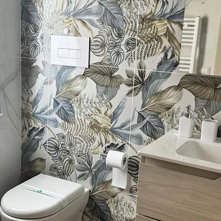 לינה וארוחת בוקר Cavour Luxury 3*