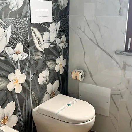 לינה וארוחת בוקר Cavour Luxury קטנזארו